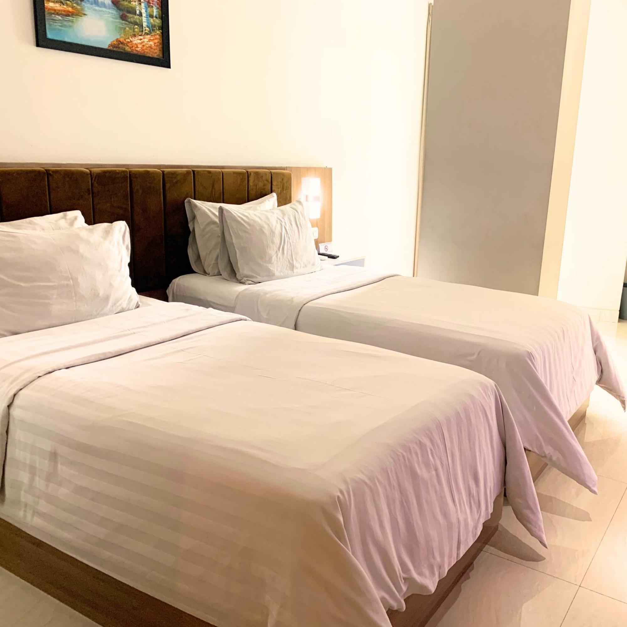 Surabaya River View Hotel Екстериор снимка